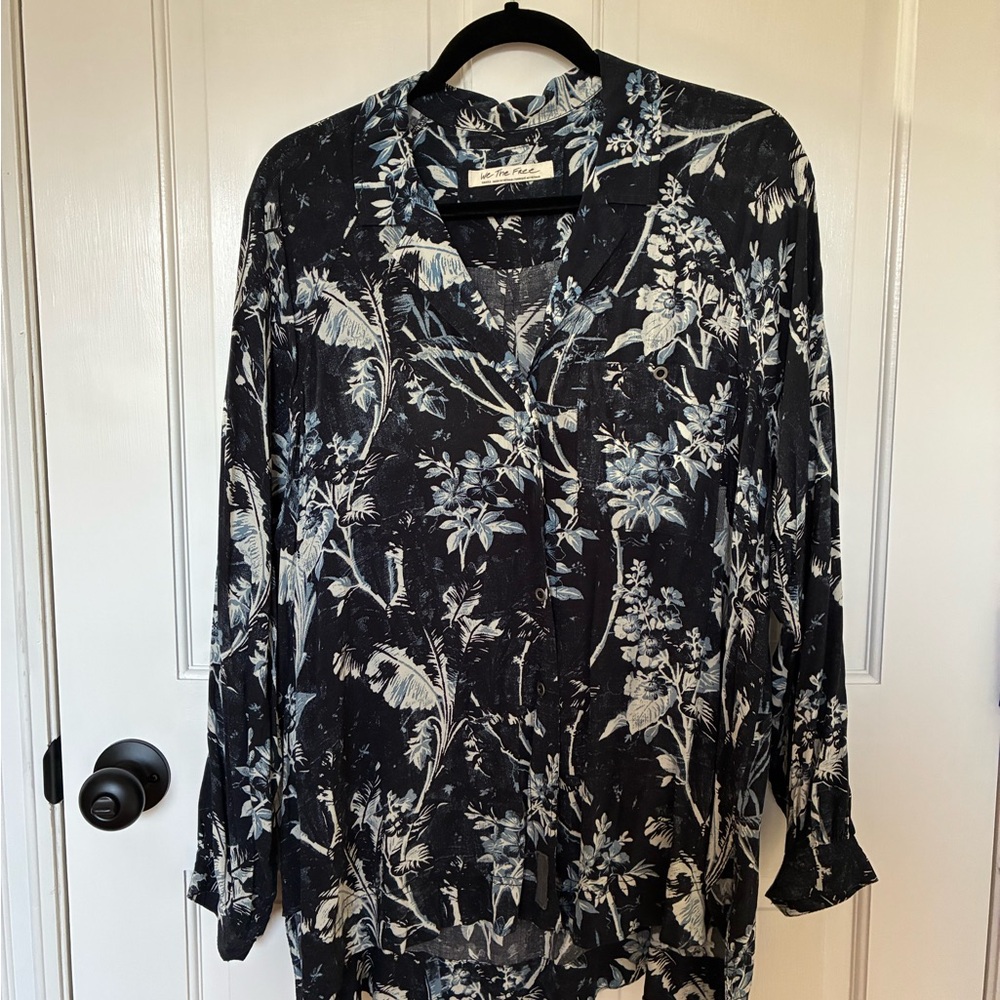 Free People navy blue & Cream Floral Button-Front Blouse